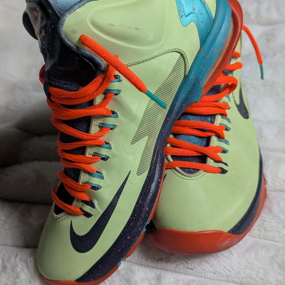 Nike Green and Orange Sneakers Lightweight Mesh Design - Picture 3 of 4